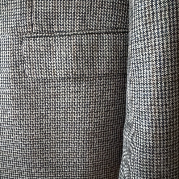 Ralph Lauren Men's Blazer wool/silk blend checkered, 2 button size 44R, formal - Picture 6 of 13